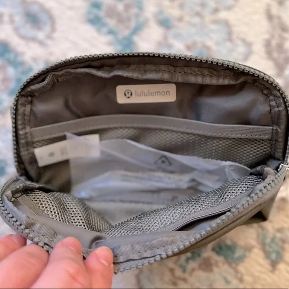 lululemon athletica Crossbody Bag - Picture 4 of 6